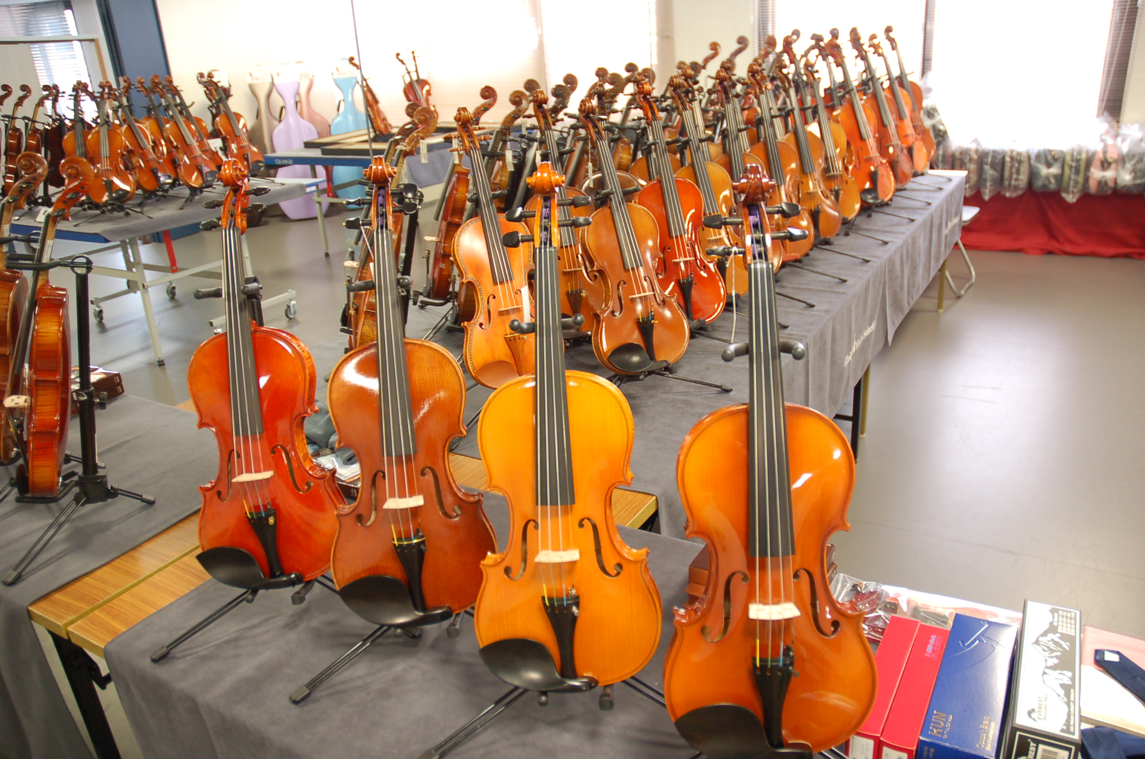 弦楽器限定販売会を開催中です♪詳細はスタッフまで♪