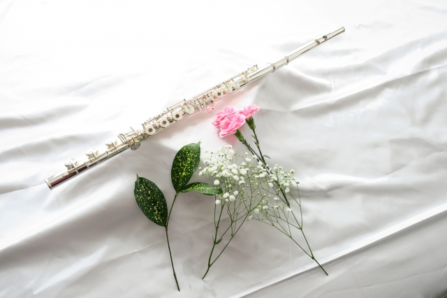 幻想的な旋律が魅力：ハビエル・ナバレテの「パンの迷宮の子守唄」（”Pan’s Labyrinth Lullaby”）