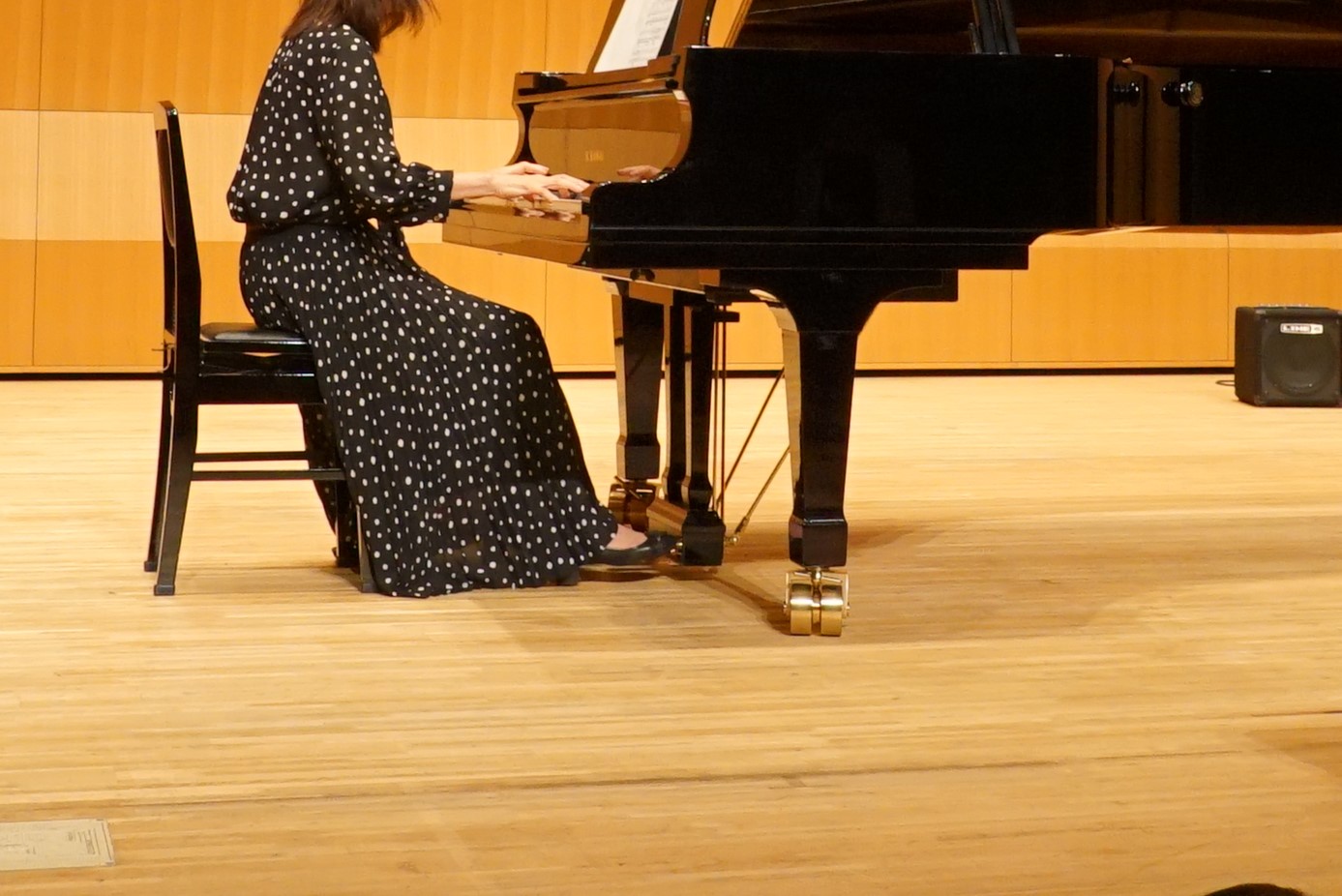 静寂の中の音楽：ジョン・ケージの「4分33秒」の探究