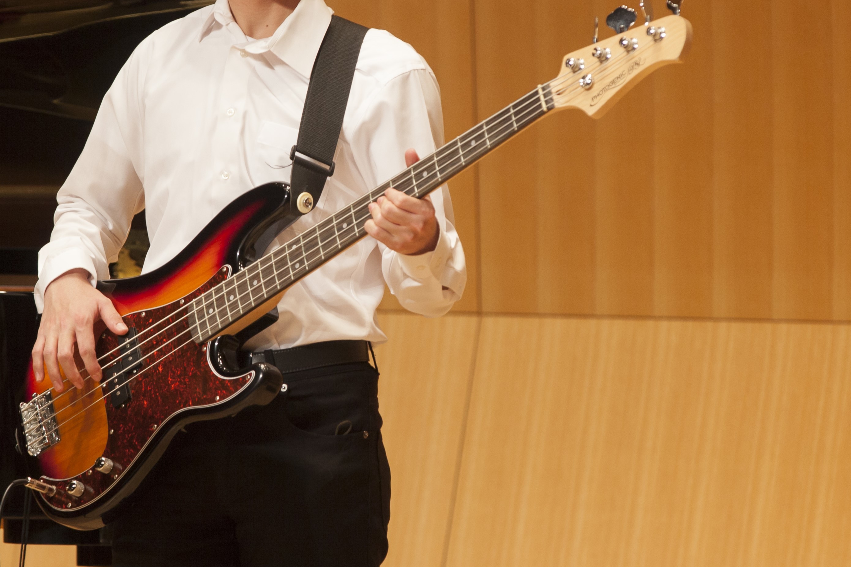 モダンベーシストの秘密武器：テクノロジーの魔法