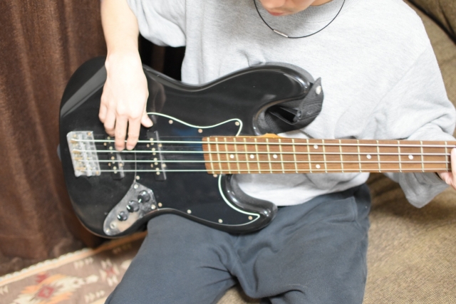 エレキベースの魔法: 音楽と科学の融合