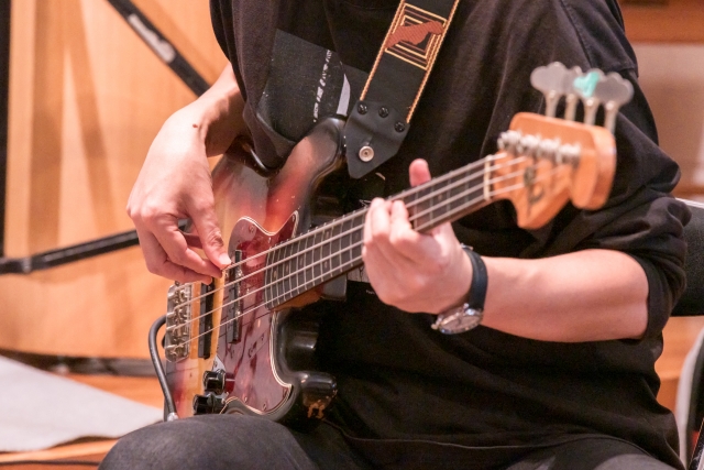 伝説のベーシストたち: スタイル、機材、そして影響力