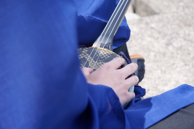 前編：三線の名手たち – 沖縄音楽を彩る伝説の演奏家たち