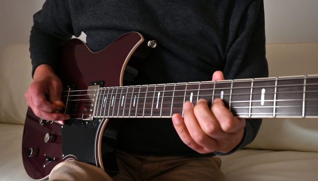 家でできる！音が出せない時間帯の練習法 ～消音器・電子楽器・無音トレーニングで毎日練習を継続～