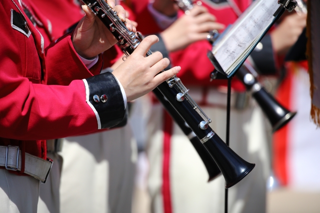 クラリネット演奏の基礎を学ぶ：指使いと音程の調整方法