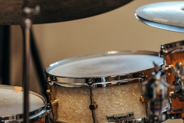 ドラム演奏の心理学的効果：リズムと心の調和