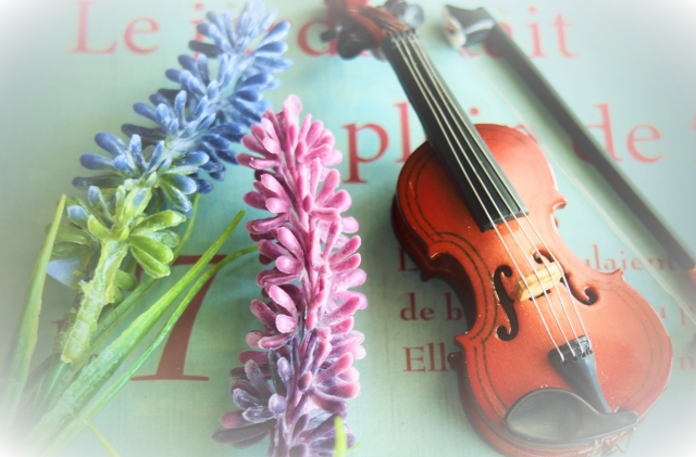 バイオリンで奏でる、魅力的な昭和歌謡の名曲を紹介