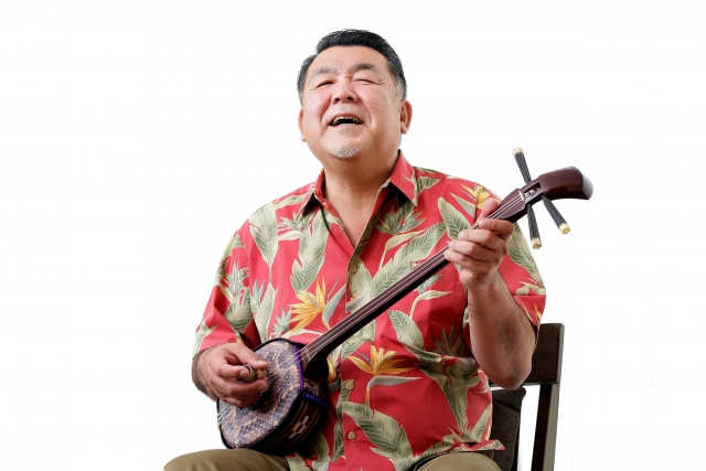 三線で綴る沖縄の魂―『島人の宝』演奏への旅路