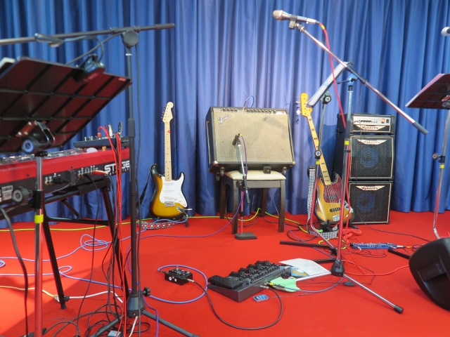 名古屋の音楽教室が解説！初心者向けドラム・ギター・ベース・ウクレレ・カホンの楽器紹介とおすすめ練習方法ガイド