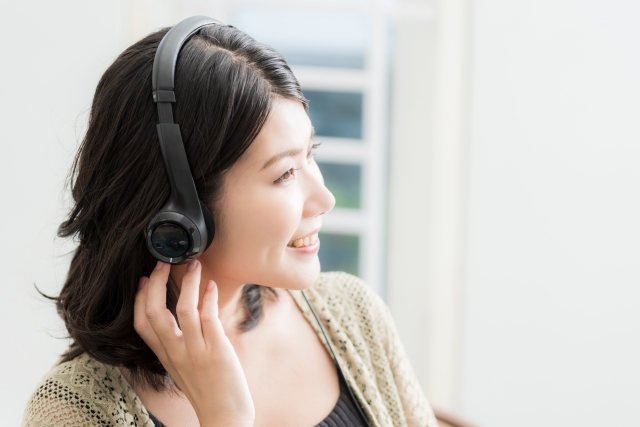 音の向こう側へ：意味を追い求める「言語脳」が音楽の正体に触れるとき